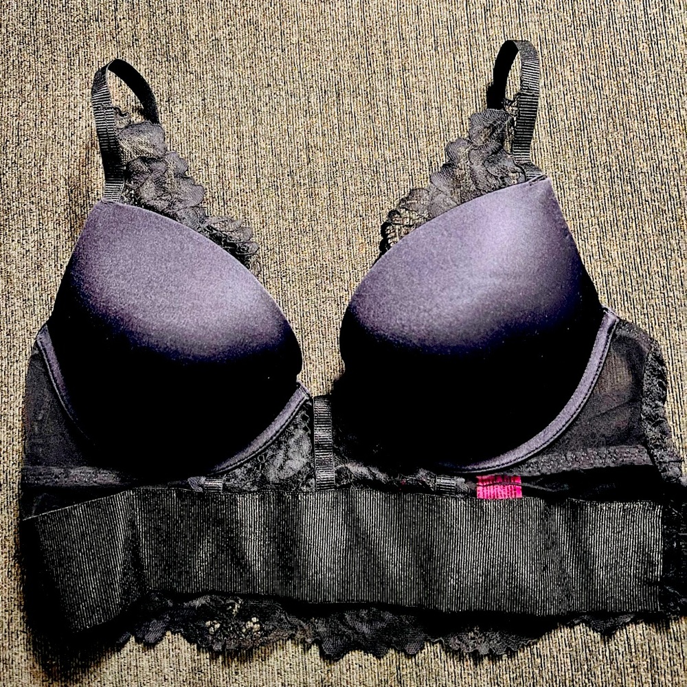 Sexy lace padded bra. 34A-34B. Medium on tag. La Senza brand. NWT